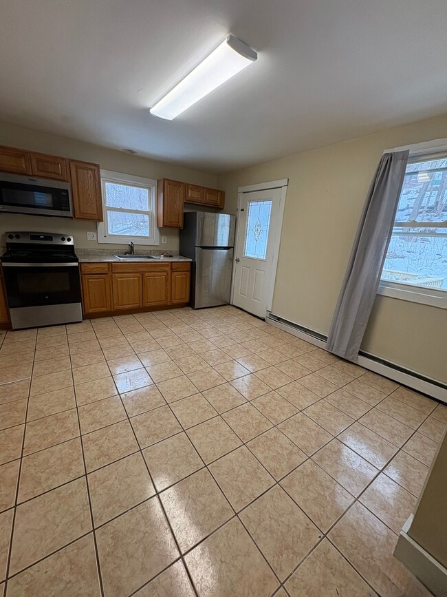 Building Photo - 836 6th St Unit 3