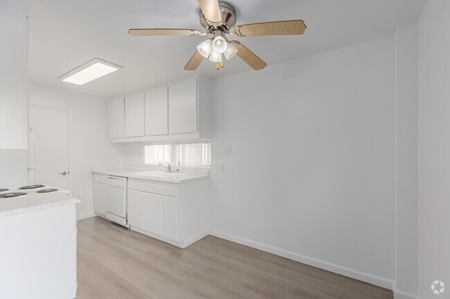 2BR, 1.5BA - 940SF - Kitchen and Dining