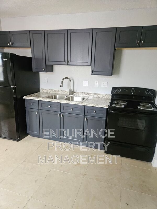 Photo - 809 W 5th St