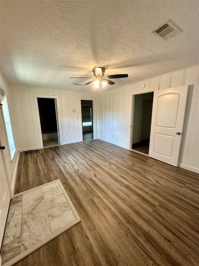 Photo - 2349 Avenue D