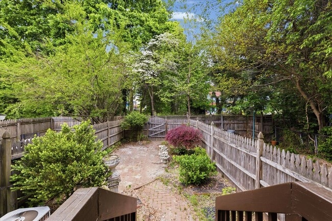 Photo - 103 W Union St