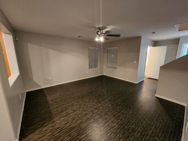 Photo - Fantastic 3bed/2.5 bath in Southwest ready for immediate move-in!