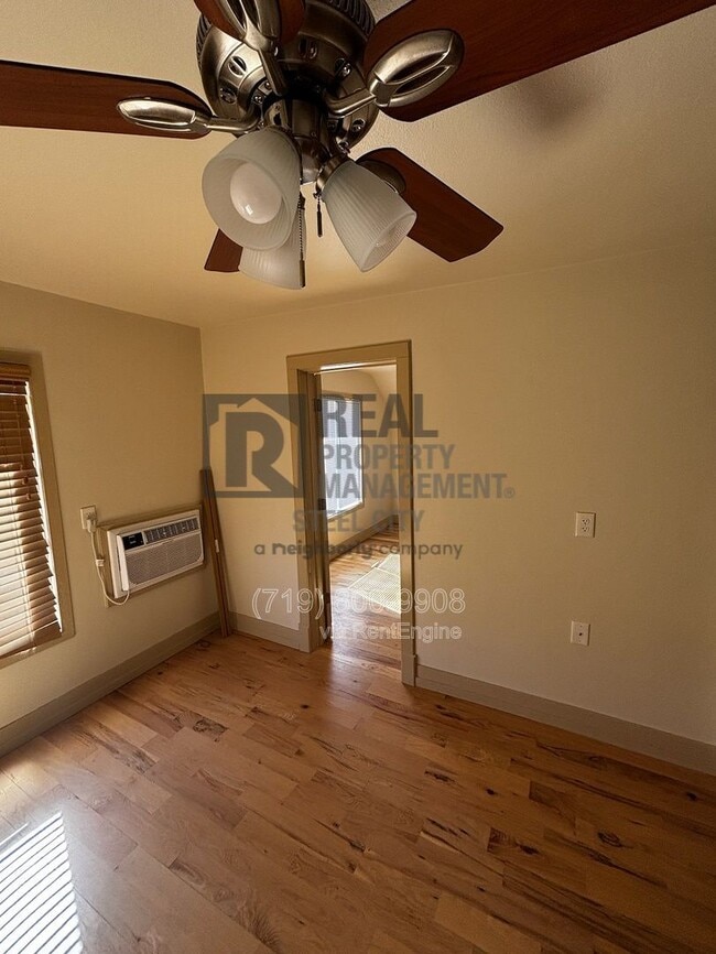 Photo - 902 W 11th St Unit 4