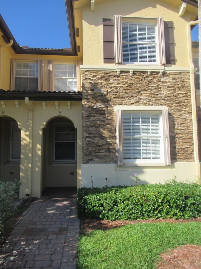 Building Photo - 9247 SW 227th St Unit 9-2