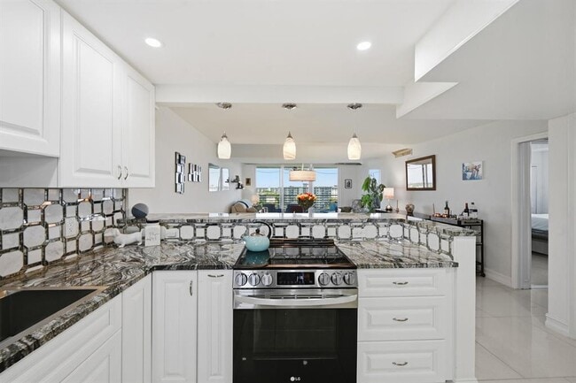 Photo - 4015 W Palm Aire Dr Unit 1001