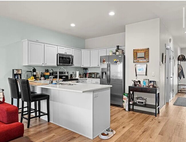 Building Photo - 1230 Exchange St Unit 1230 Rental
