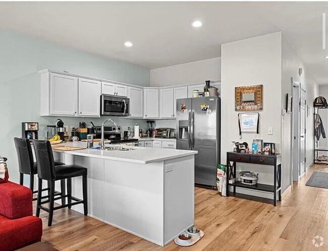 Building Photo - 1230 Exchange St Unit 1230 Rental