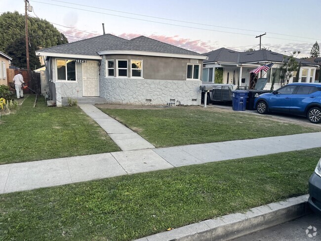 Building Photo - 10242 Stanford Ave Rental