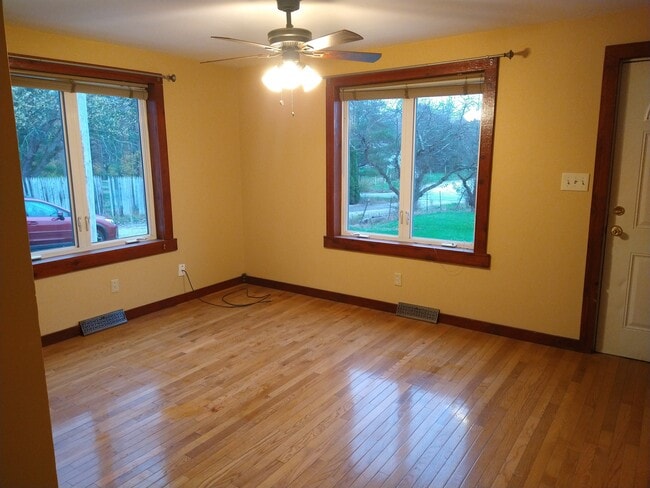 Photo - 4633 Sandy Lake Rd