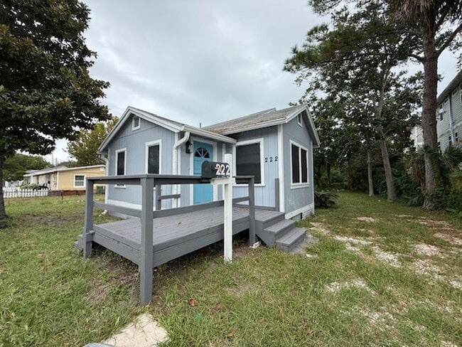 Building Photo - Charming Beachside Bungalow for Rent!