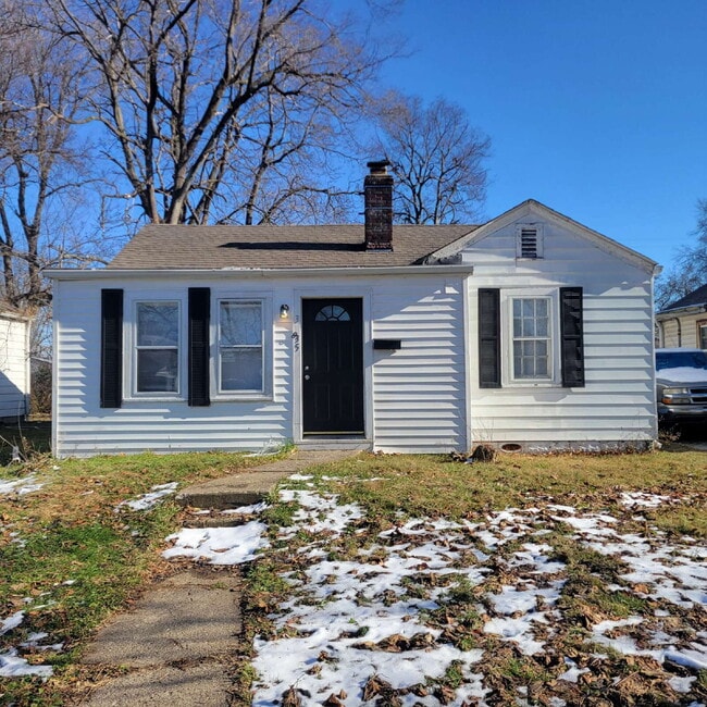 Building Photo - 4BR/2BA HOUSE near 38th/Keystone! Meadows area