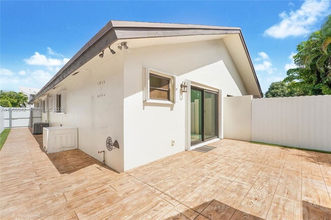 Photo - 1634 SW 19th Ter