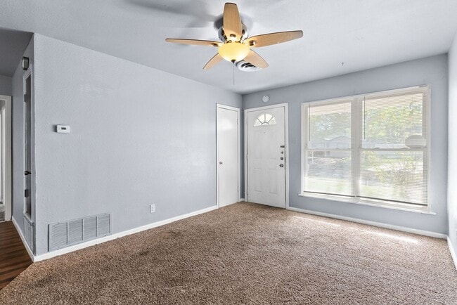 Photo - 2709 Hillside Dr