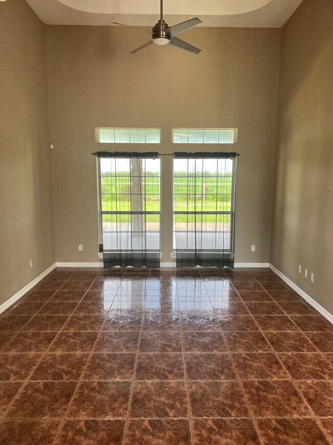 Photo - 420 W Palm Dr