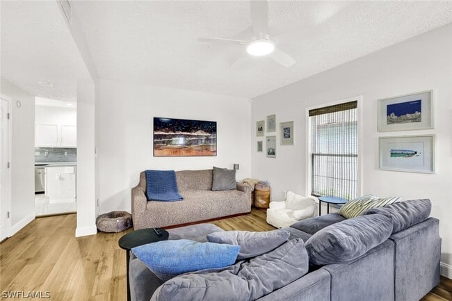 Photo - 534 Leawood Cir