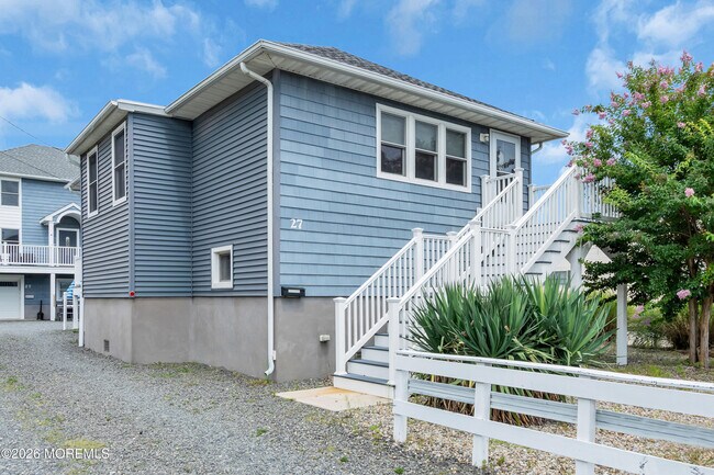 27 Arnold Ave