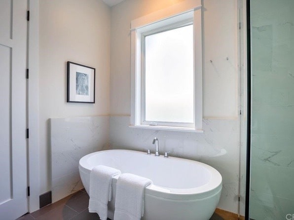 Primary Bathroom - 506 25th St