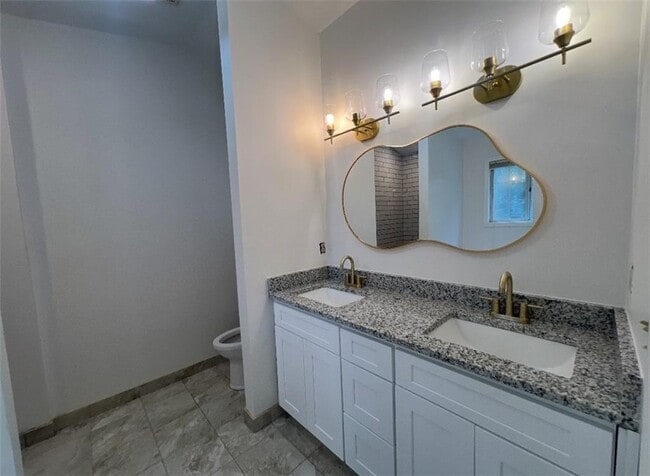Photo - 1260 Della Way