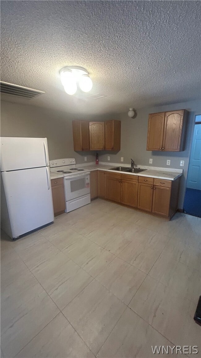 Photo - 825 Payne Ave