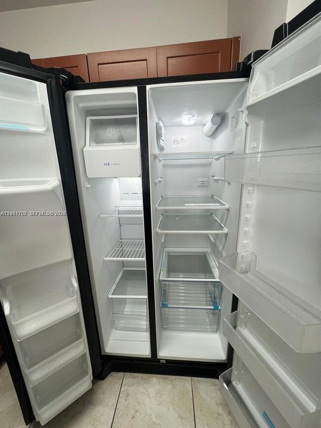 Photo - 2425 SW 27th Ave Unidad 907