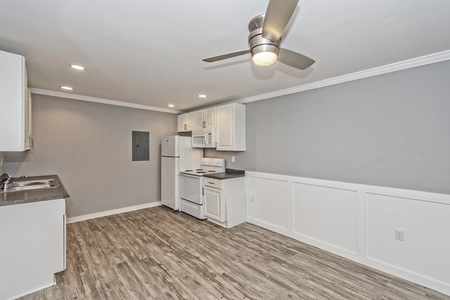 Photo - 1102 N Hillside Dr