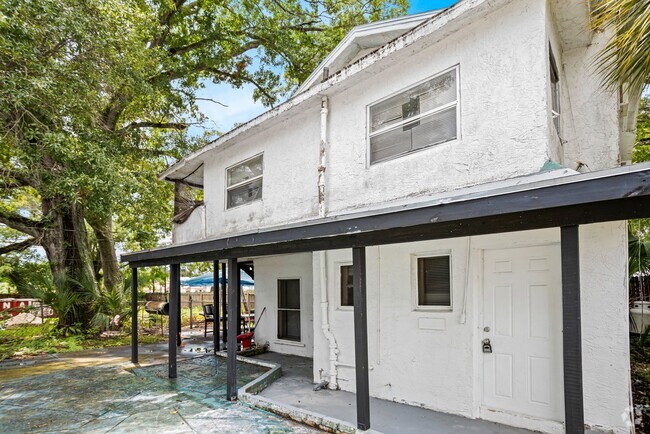 Building Photo - 935 Union St S Unit Rear Lower Rental