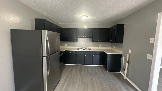 Photo - FIRST FULL MONTHS RENT FREE!! 2 Bedroom Duplex with Huge Back Yard!