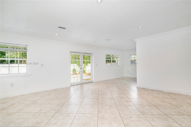 Photo - 1000 SW 73rd Ave