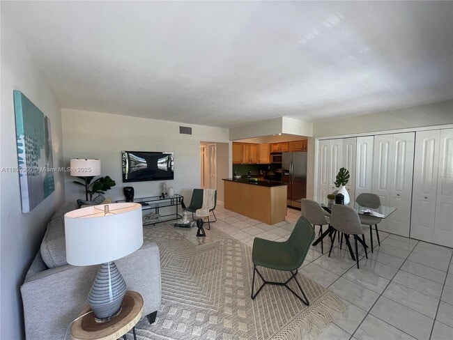 Building Photo - 4050 NE 12th Terrace Unit 12-1 Rental