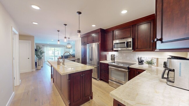 Building Photo - Great Location | Fully Furnished | Pool Unit 102