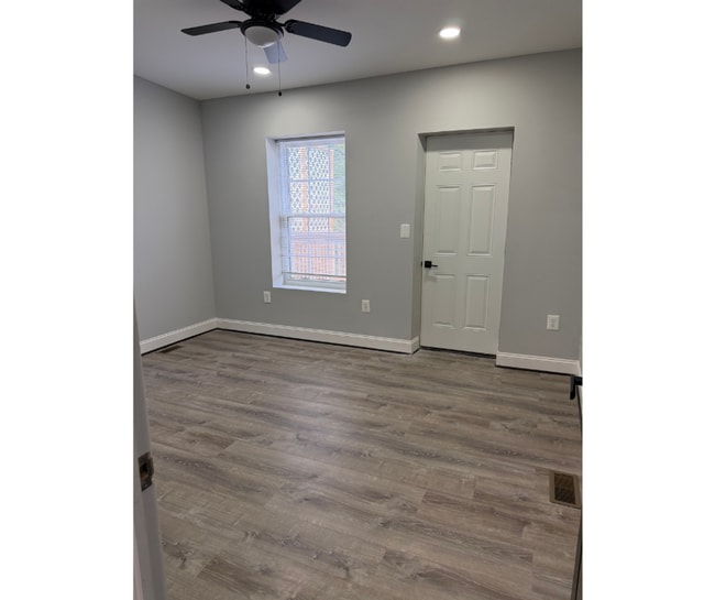 2936 Mosher St Unit 2A AVAILABLE $900 W/BATH 2A