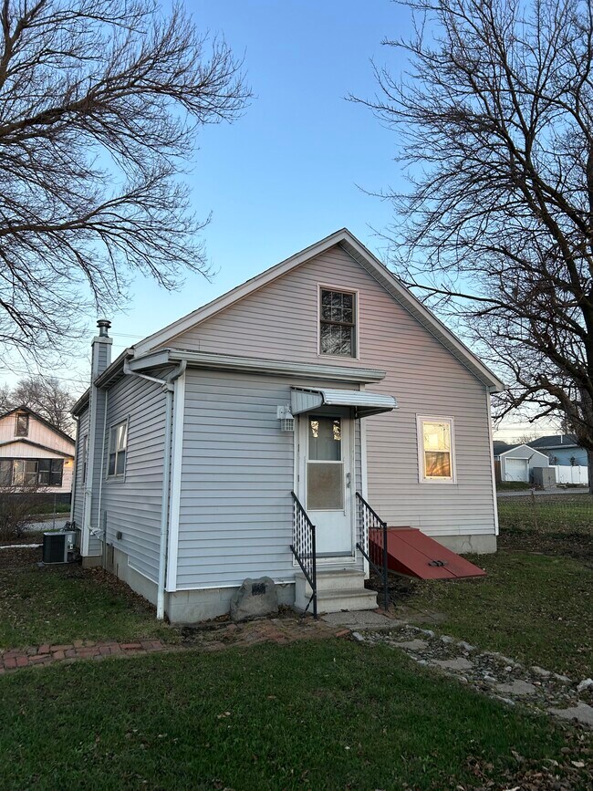 208 Brown St Rental House Rental in Bloomington, IL