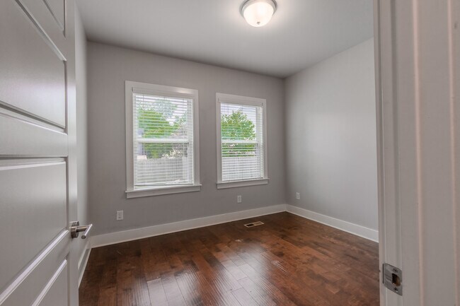 Photo - 517B Southgate Ave