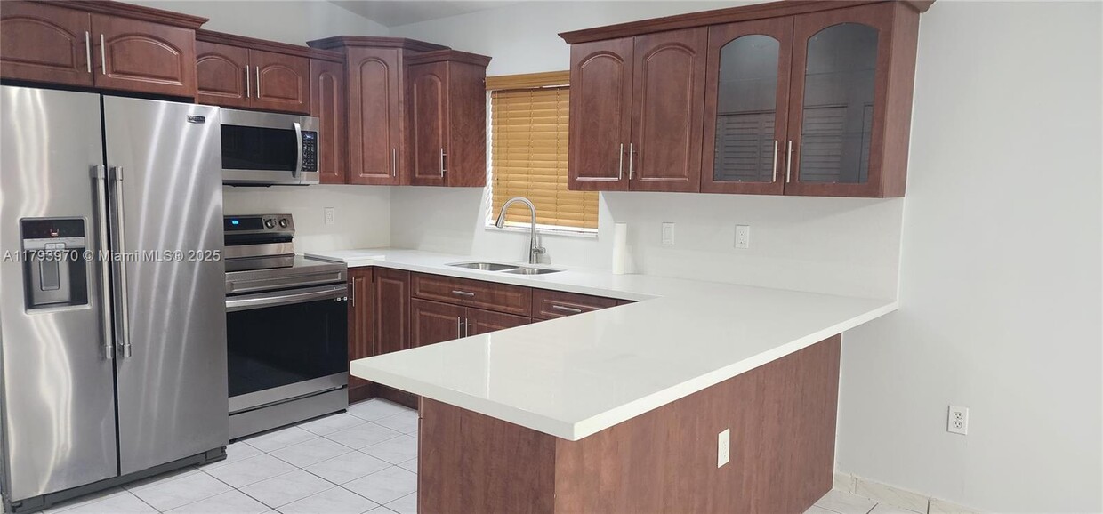 Photo - 2574 W 71st Pl (Hialeah, FL)