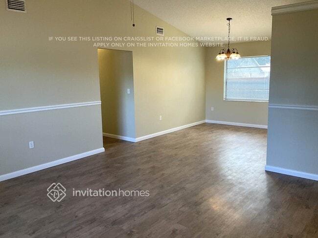 Photo - 4635 Robert St