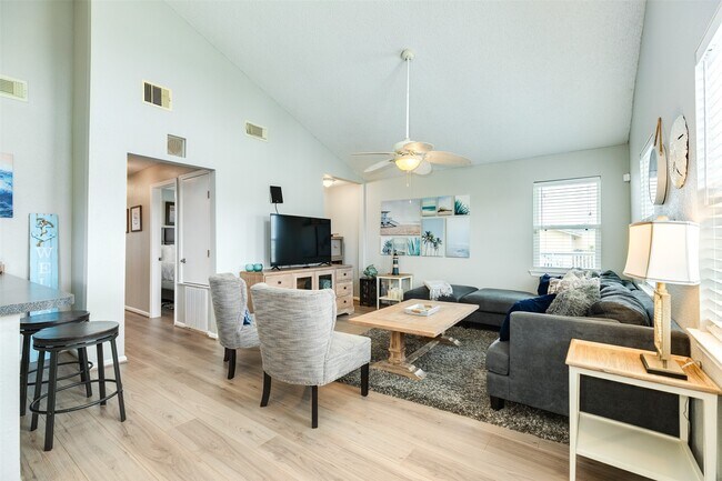 Photo - 16614 Bermuda Way