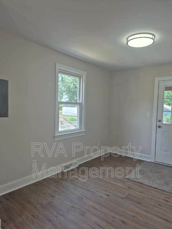 Photo - 2906 Maple St