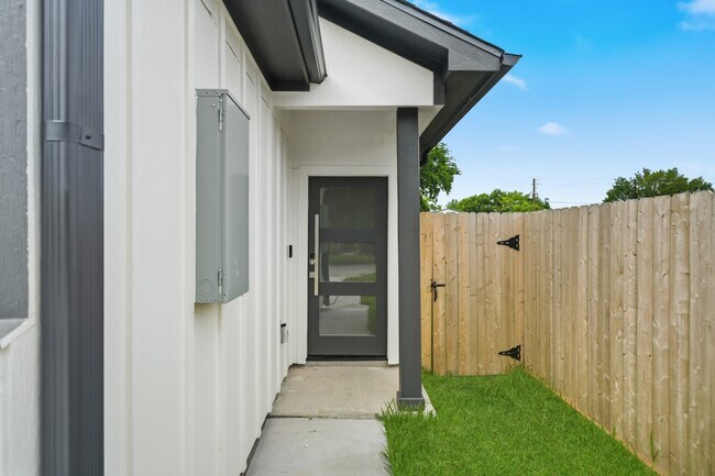 Photo - 4314 Stassen St