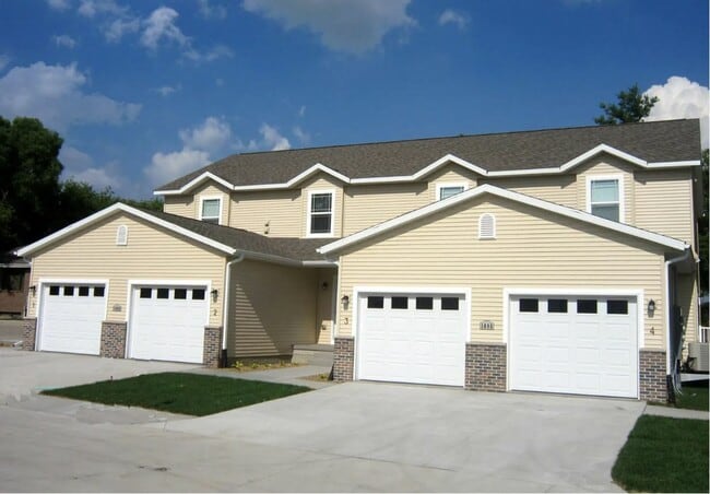 Plaza del Consejo - Council Square Townhomes