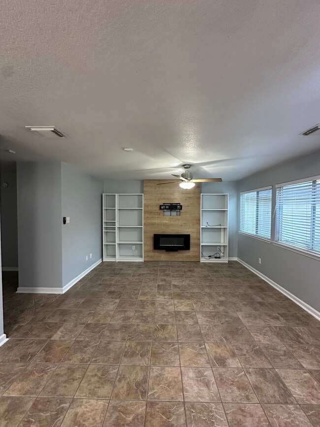 Photo - 6118 Elton Knolls St