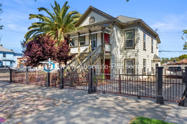 Amazing 2 Bed 2 Bath Newly Upgraded Unit i... - Amazing 2 Bed 2 Bath Newly Upgraded Apartment Unit i... Unit B