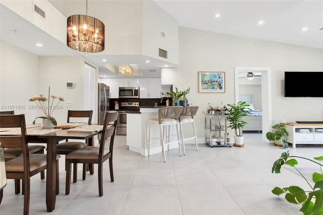 Photo - 2009 SE 10th Ave Unit 322