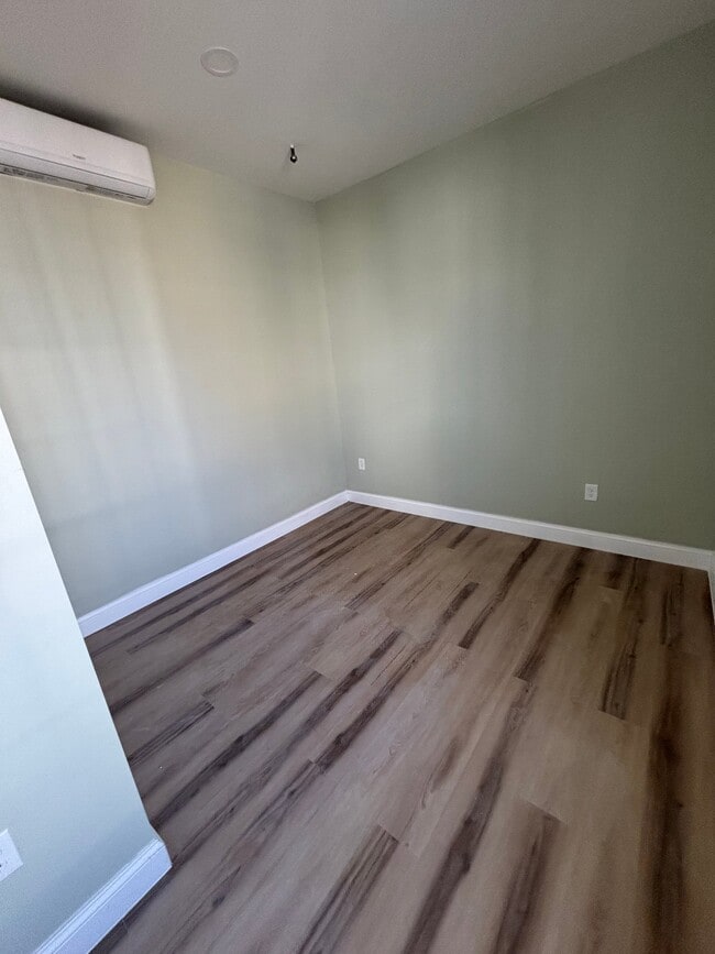 Photo - 110 8th St