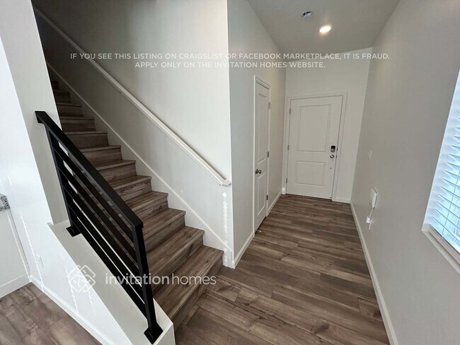 Photo - 328 N Broadway Dr