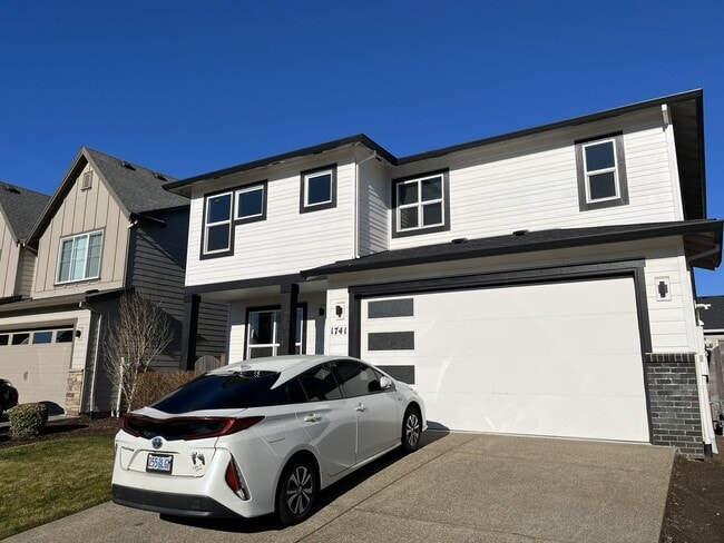 Photo - Expansive 2020 Forest Grove Home with 4 Bedrooms, Loft, Modern Kitchen & Covered Patio