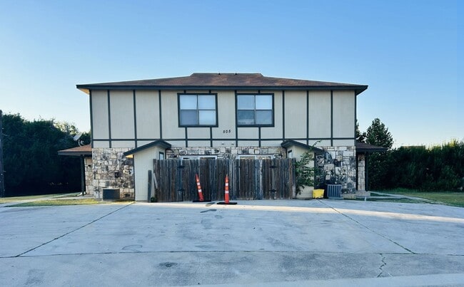 Building Photo - 505 Longhorn Cir Unit C