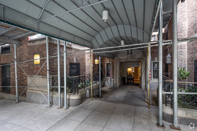 Entrance - 152 E 94th St