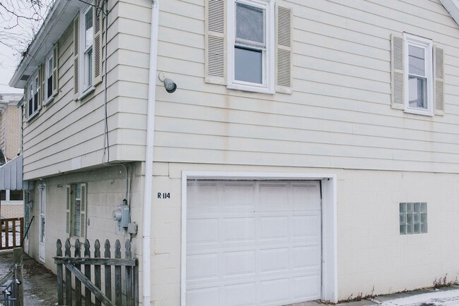 Photo - 114 Thompson St Unit Rear