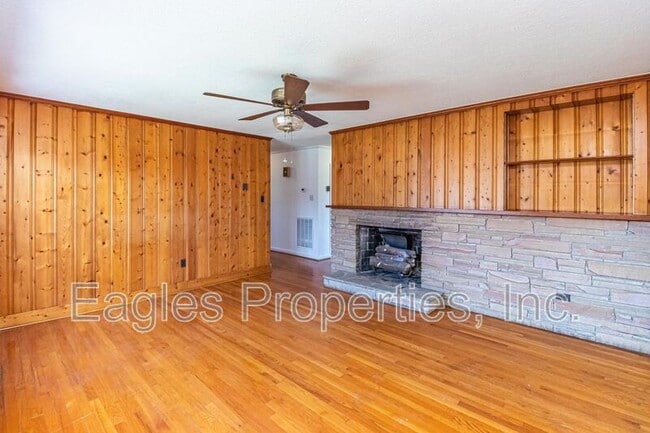 Photo - 1614 US Hwy 70 W