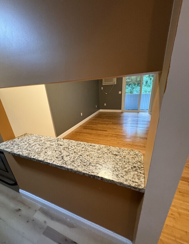 Building Photo - 92 Eastern Ave Unit 1O2